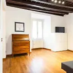 Piazza Farnese House